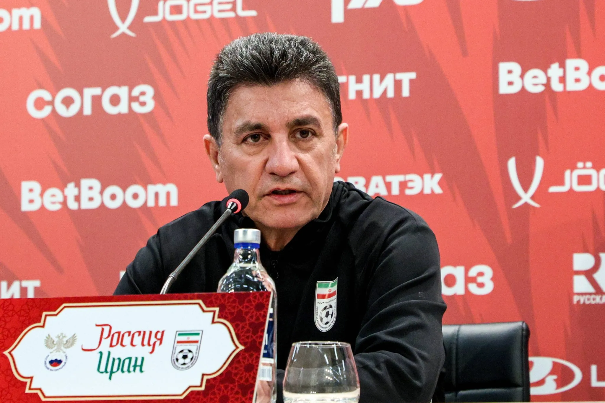 Técnico da seleção do Irã responde sobre participação na Copa do Mundo