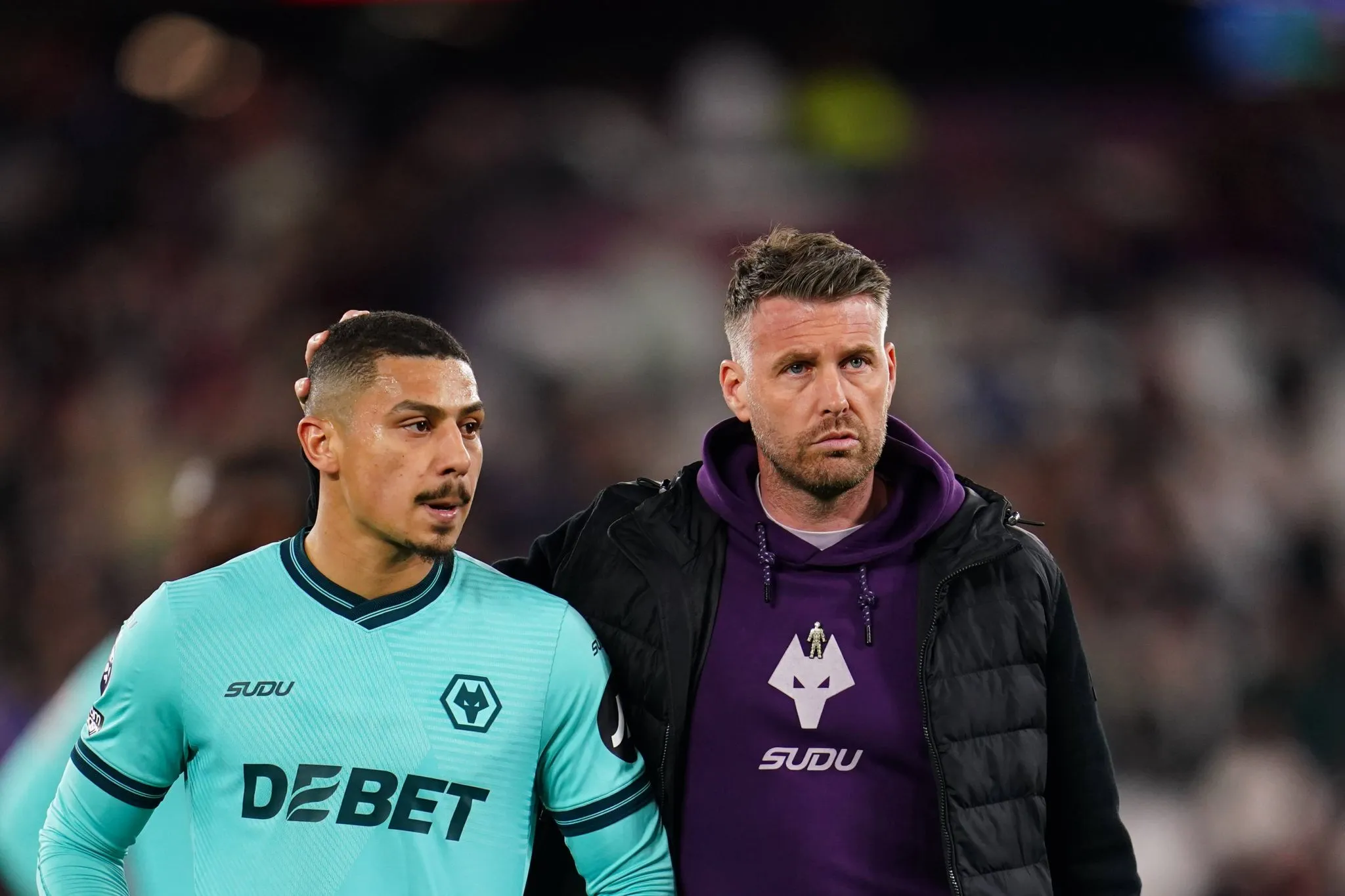 Gol de bicicleta e ‘apagão’: Wolves de André e João Gomes sofrem derrota que pode cravar rebaixamento