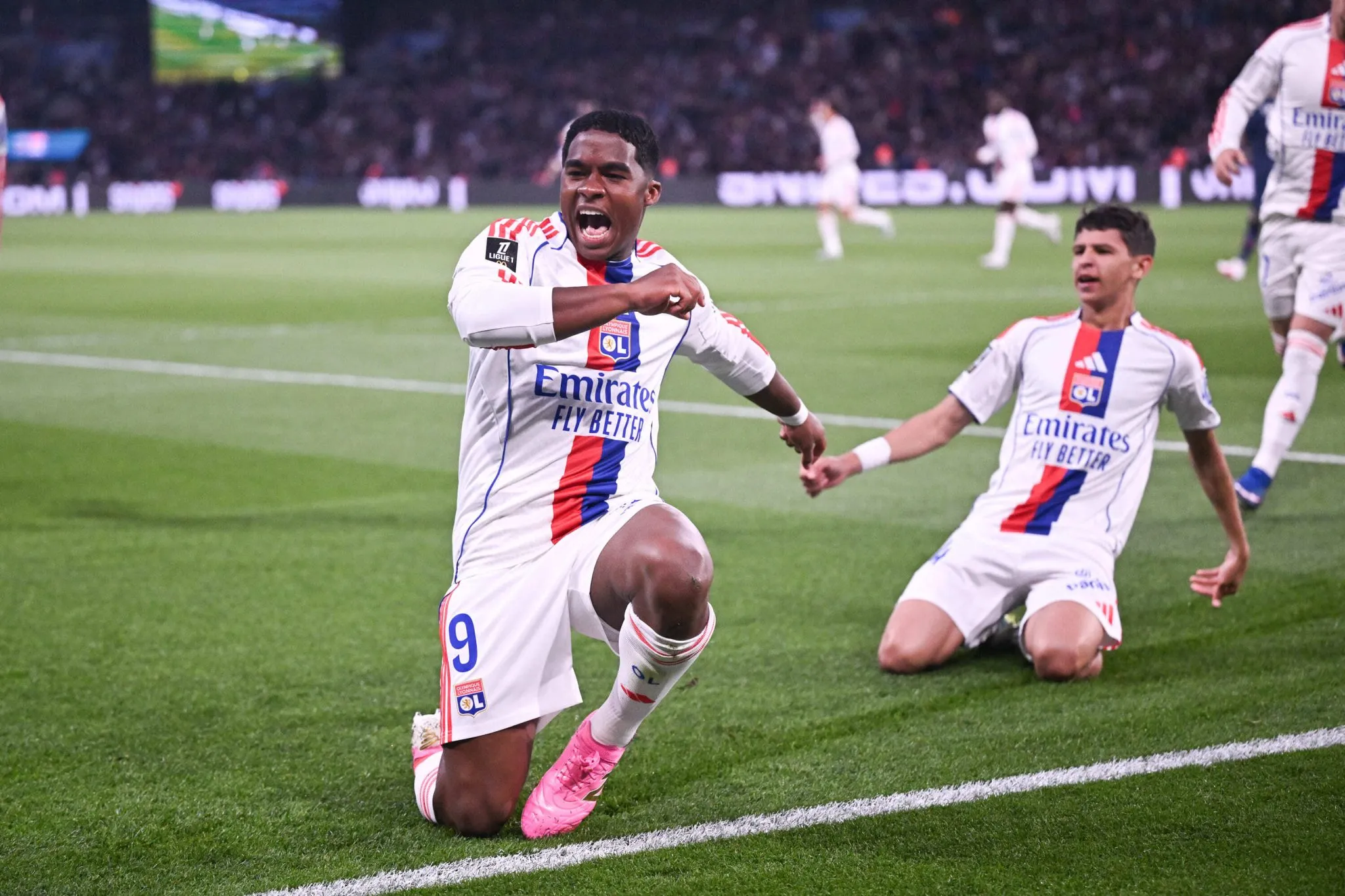‘Endrick deveria se concentrar em jogar futebol’, diz Hakimi após PSG x Lyon