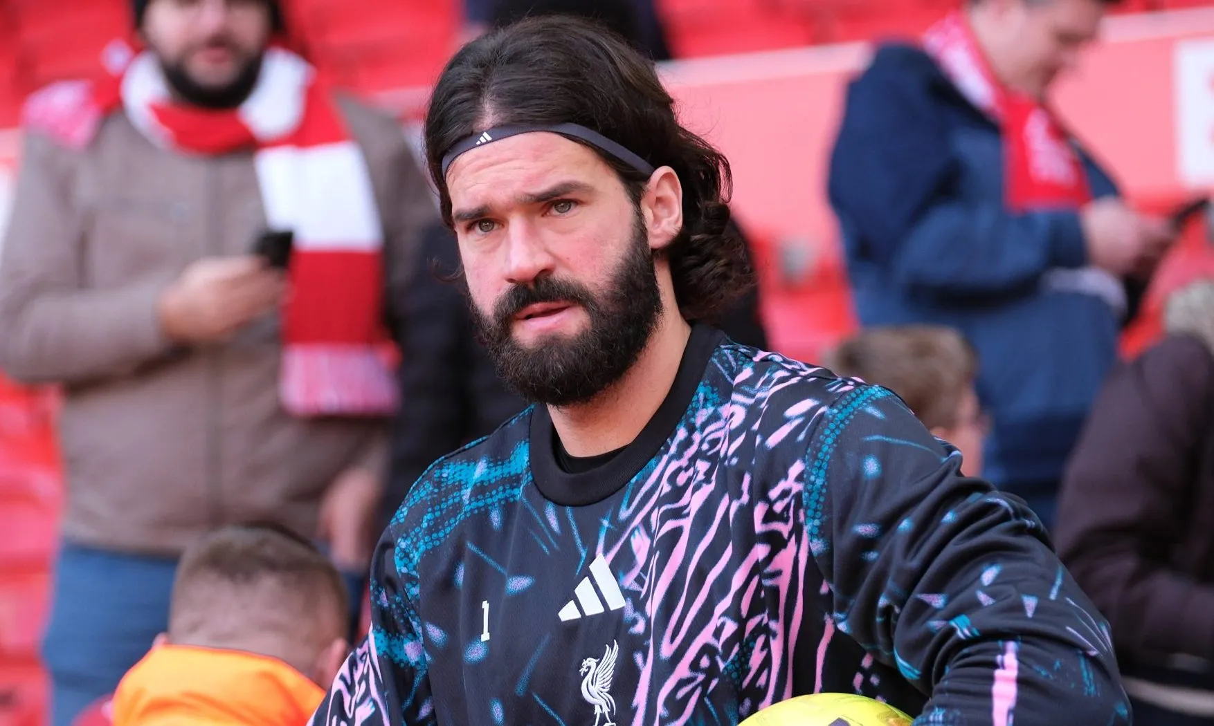 Liverpool se prepara para futuro sem Alisson e vasculha o mercado por substitutos