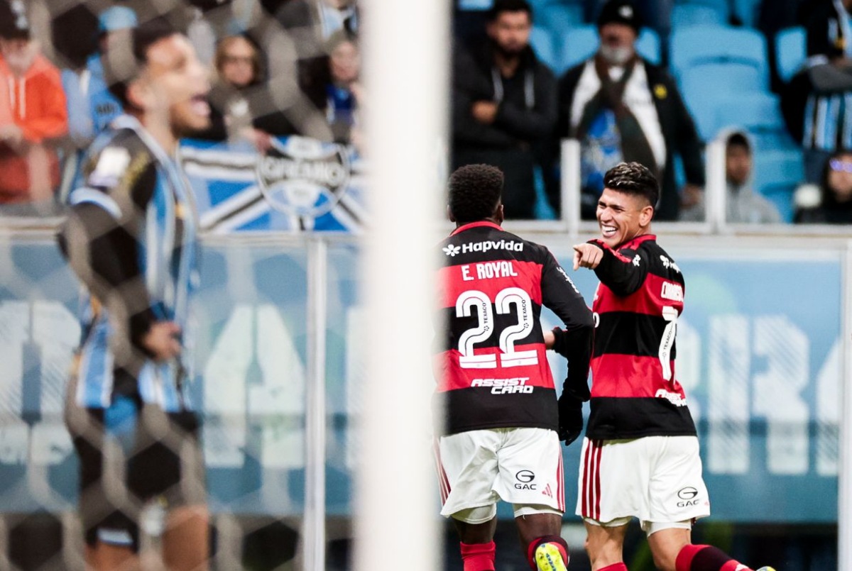 Brasileirão: Flamengo vence Grêmio fora de casa e encosta no Palmeiras