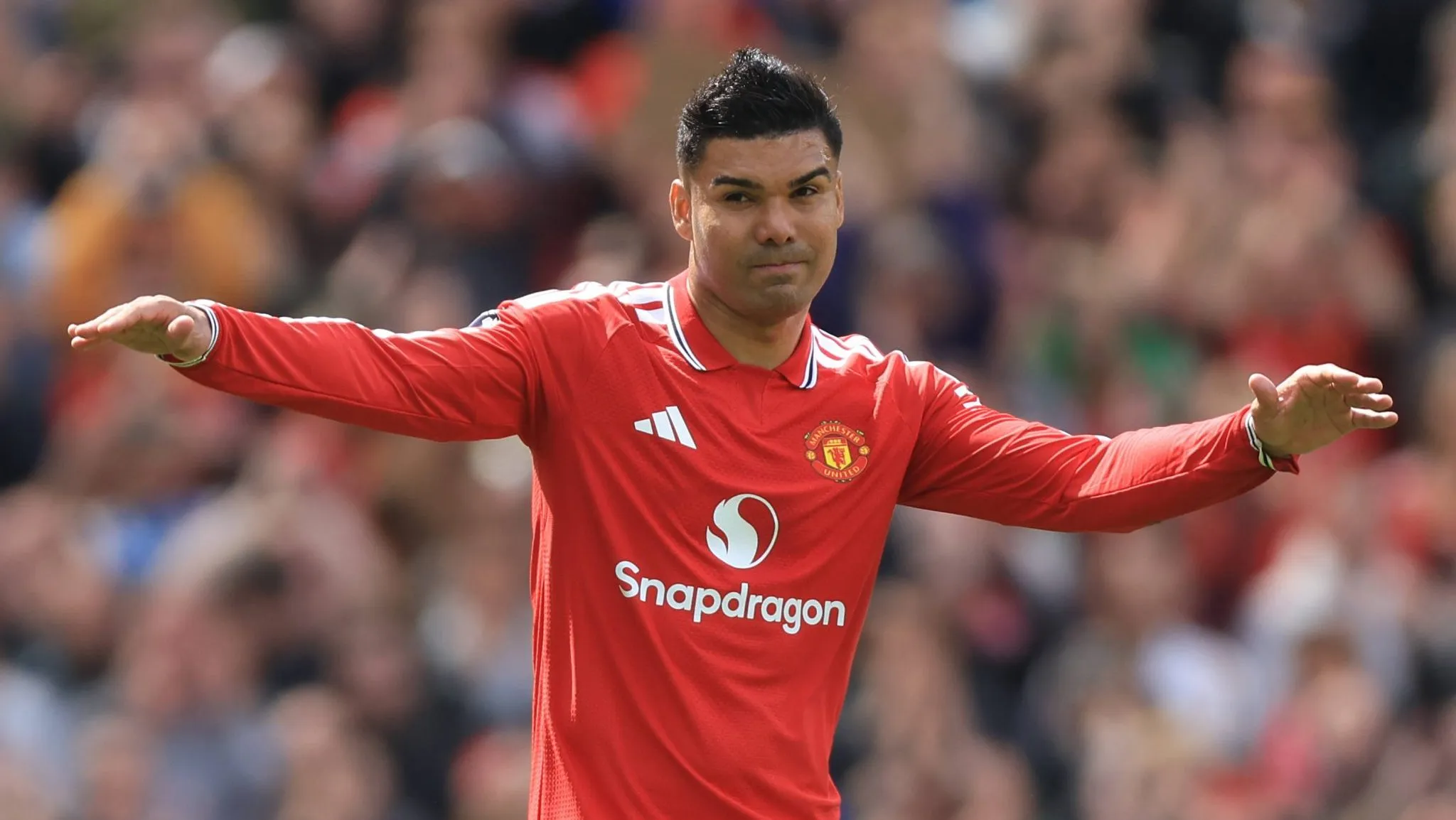 ‘Tipo de jogador que treinadores adoram’: Brasileiro pode ser substituto de Casemiro no United