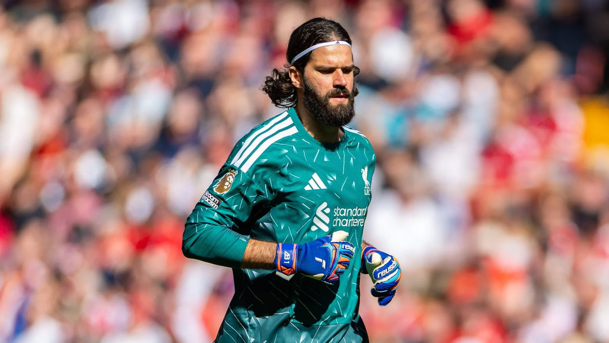 Na volta de Alisson, brasileiros convocados passam ilesos na última rodada da Premier League