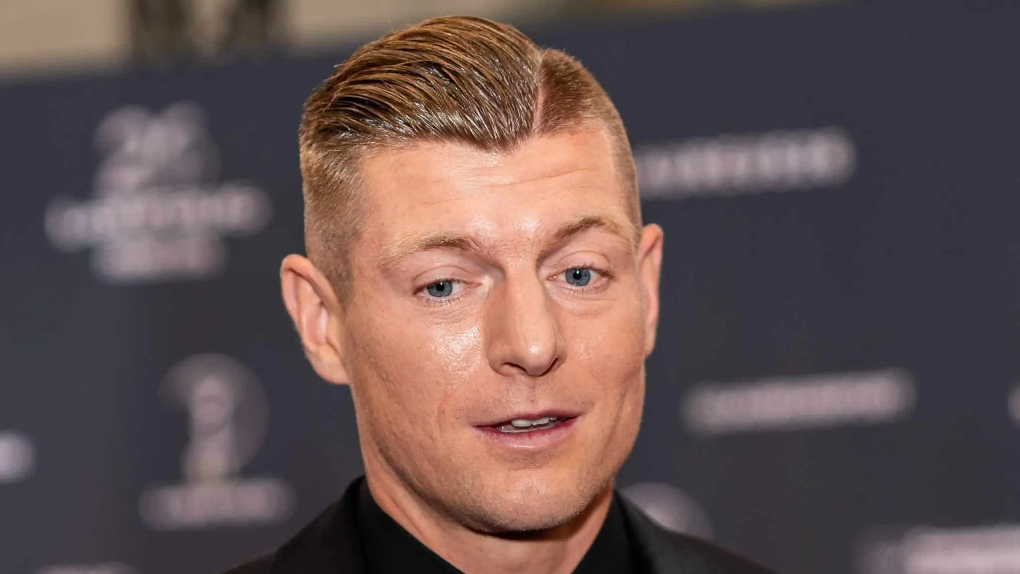 ‘Você não quer jogar contra ele’: Kroos expõe ausência na convocação da Alemanha