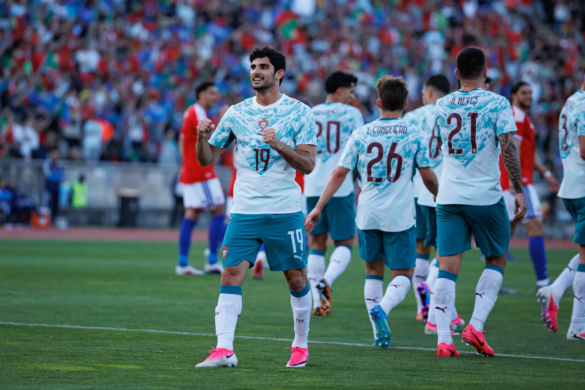 Sem campeões europeus e com muita paciência: Portugal bate Chile em teste antes da Copa