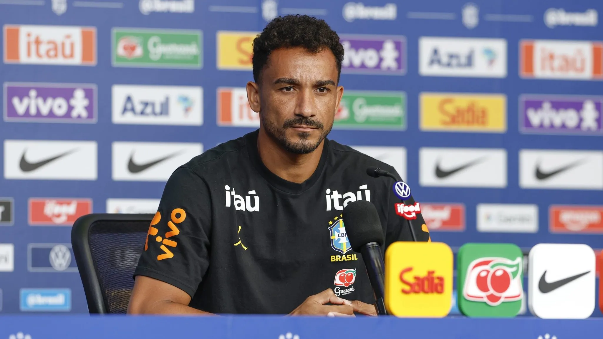 Danilo expõe impacto de estreia ruim no grupo da Seleção e comenta ‘fantasia’ por Endrick